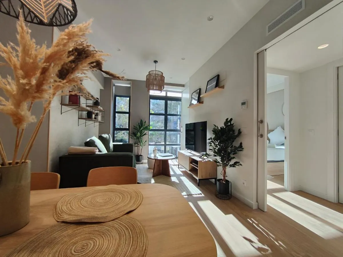 Mr Luxury Born 1Br Apartment With Balcony Barcelona 0*,  Spain