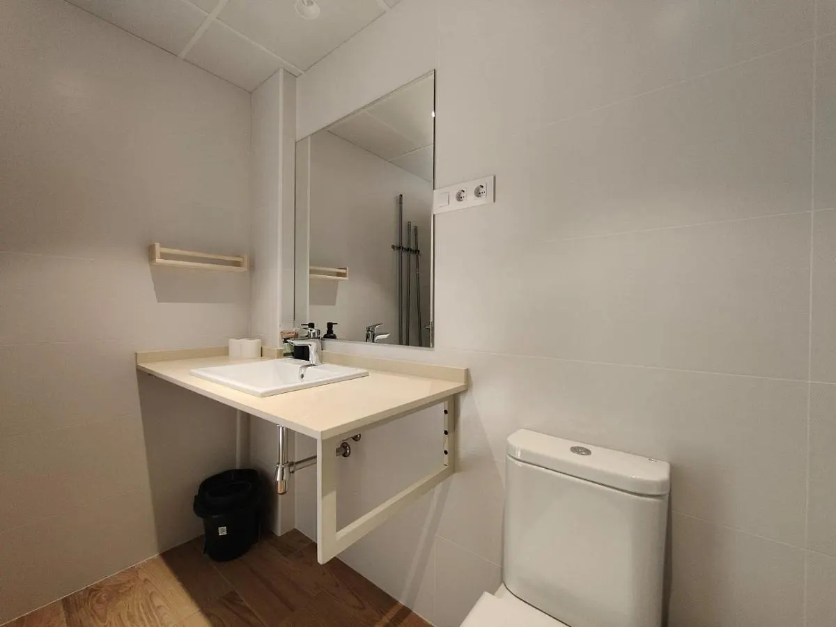 Mr Luxury Born 1Br Apartment With Balcony Barcelona 0*,  Spain